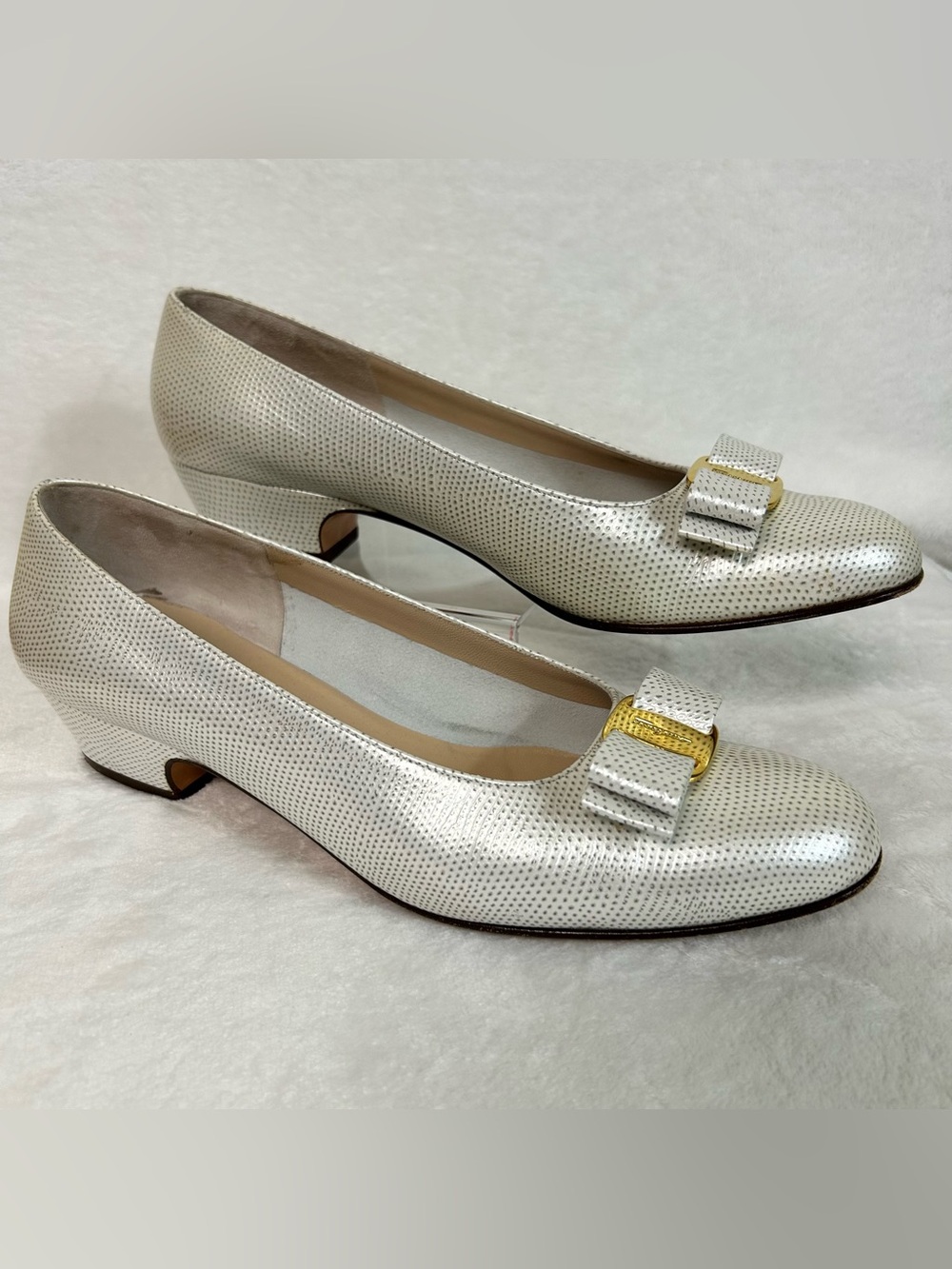 Salvatore Ferragamo Women's Shoes Size 9B White Snakeskin Leather Bow Pumps